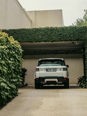 Contemporary house exterior with ivy-covered entry in Melbourne, Australia.